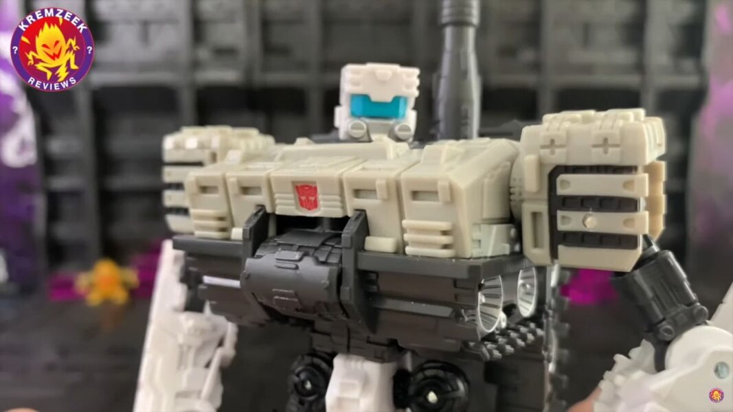 Transformers WFC Kingdom Slammer In Hand Image   (5 of 33)